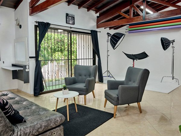 Sala del estudio fotográfico Maka Studios en Medellín