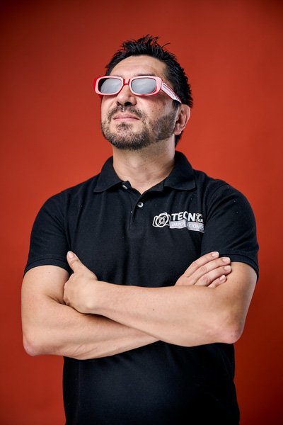 Fotografía profesional corporativa: retrato ejecutivo en Maka Studios Medellín