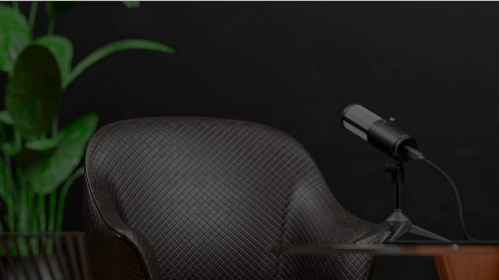 Estudio de pódcast insonorizado con micrófono profesional en Maka Studios Medellín